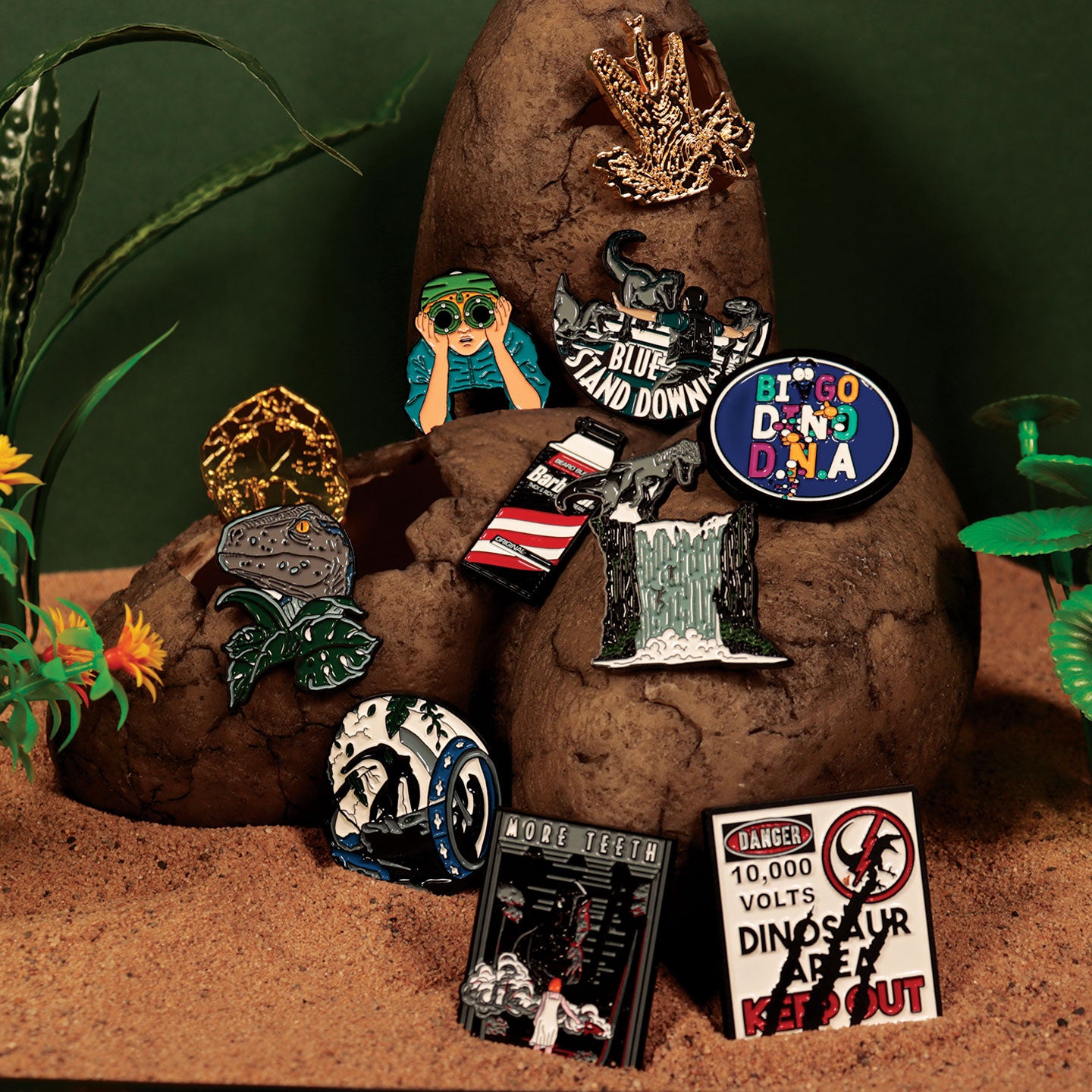 Jurassic Park & Jurassic World Mystery Pin Badge CDU Containing 12 Blind Boxes